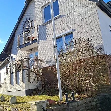 Strandnah An Der Foerde