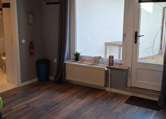 Strandnah An Der Foerde *