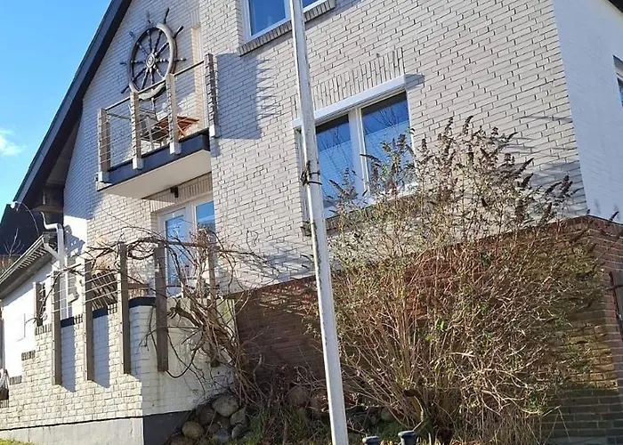 Strandnah An Der Foerde