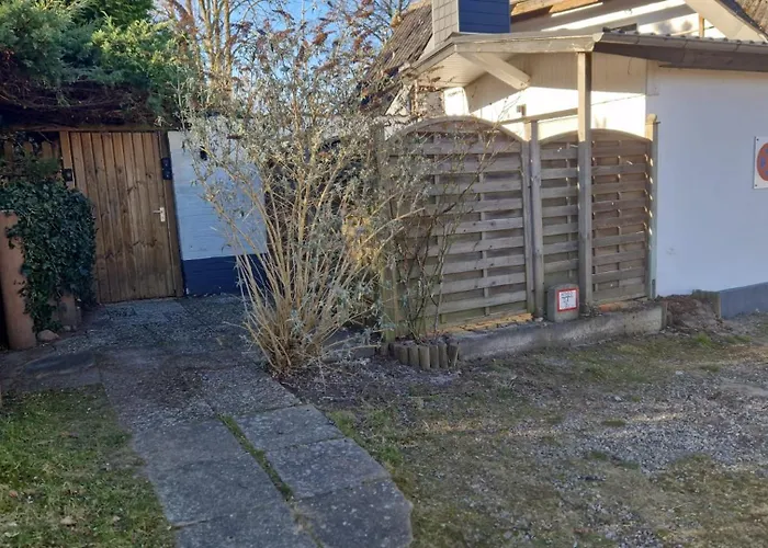 Strandnah An Der Foerde *